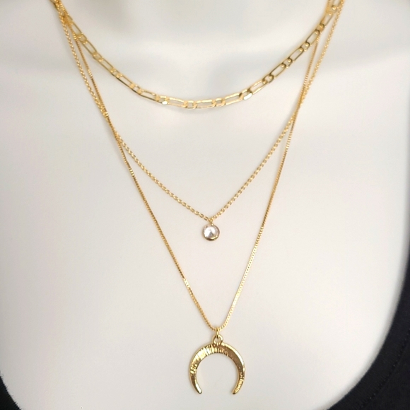 NWT Gold 3-Tiered Necklace/Studs Set - Picture 3 of 5